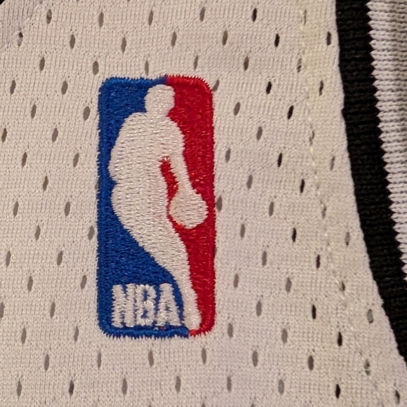 Tim Duncan Jersey - Picture 4 of 9